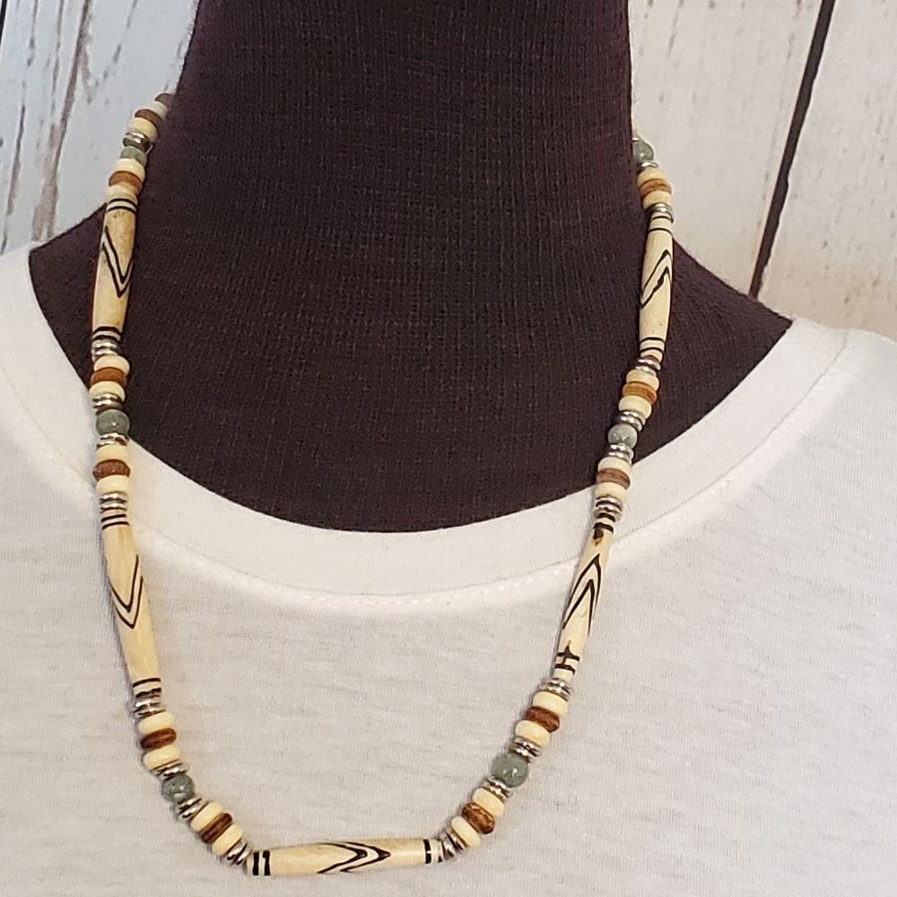 Safari look beaded necklace adjustable length